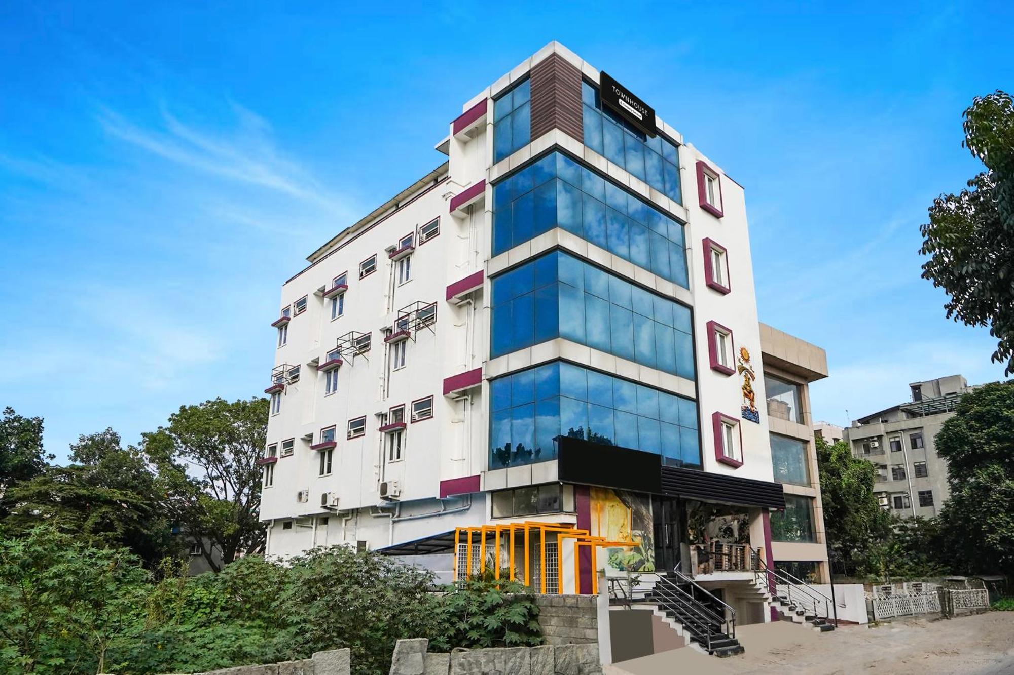 Super Townhouse Hbr Layout Bangalore Exterior photo